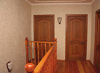 стены, жидкими обоями