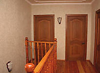 стены, жидкими обоями